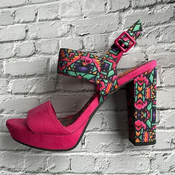 ROCKET DOG | Enhance Your Prance Heels in Bold Southwest - Picture 10 of 14